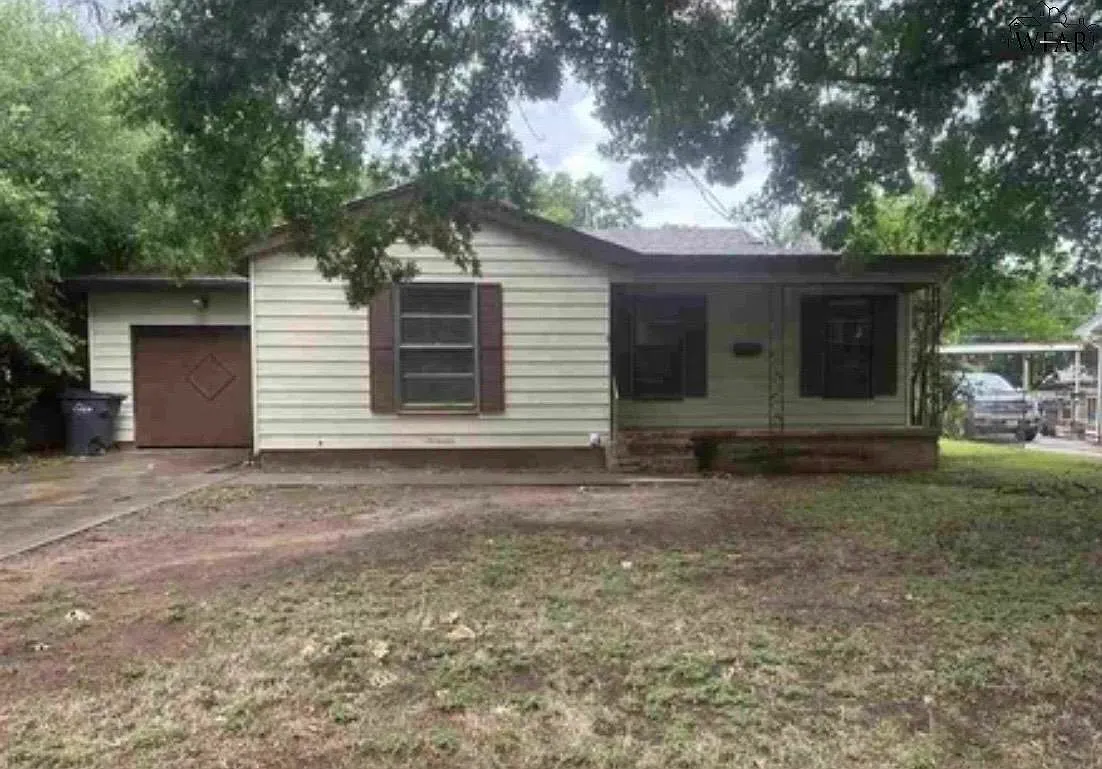 2 bed, 1.0 bath, 1044 sqft, $1,250 — Photo 1