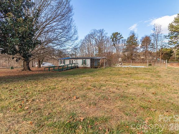 3rd image of 130 Harmony Ln