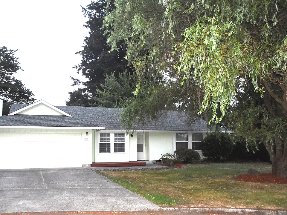 8205 NE 139th Ct