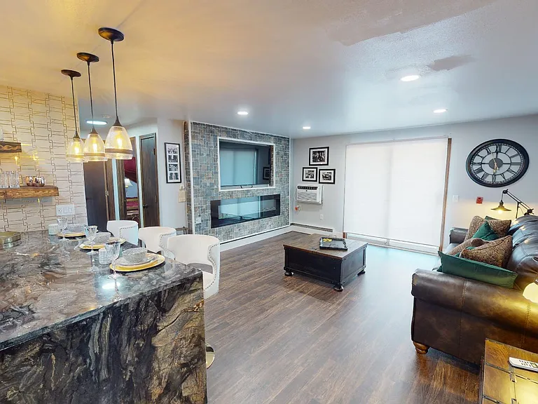 600 N Kensington Dr #4 — Photo 2