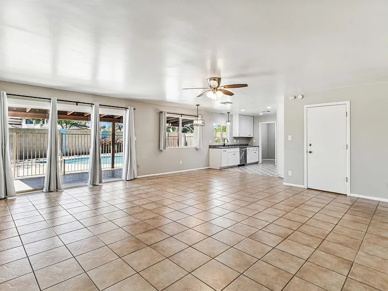 3039 W Glenn Dr — Photo 8
