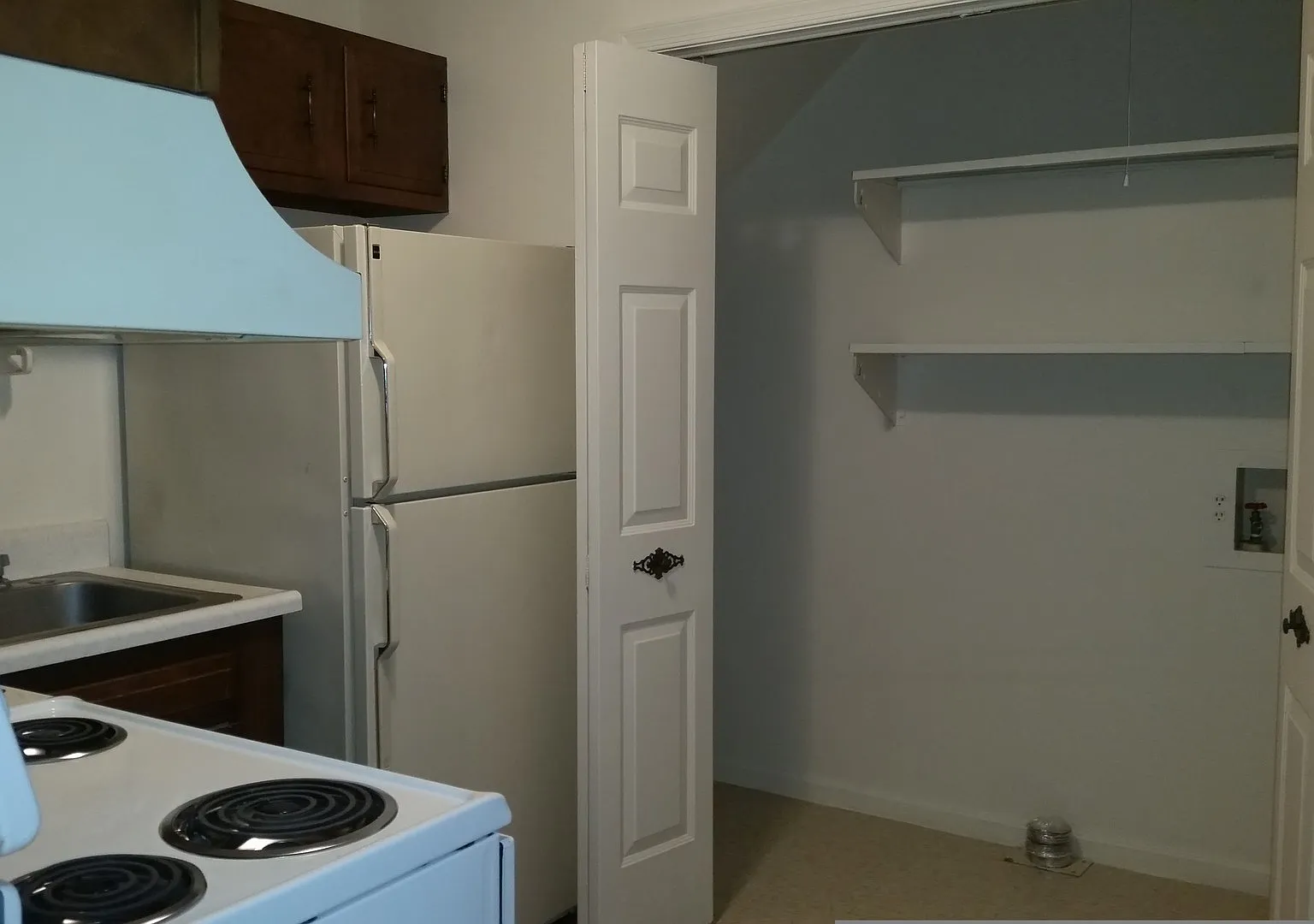 Surrey Court 209 Town Houses — Photo 4