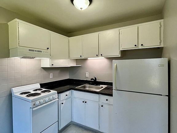 4th image of 580 Harrison Blvd APT 59