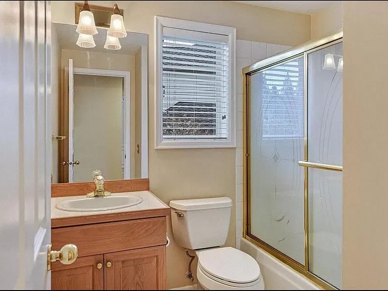 19120 NE 46th Ct — Photo 12