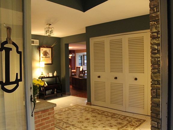 Foyer- 19x14