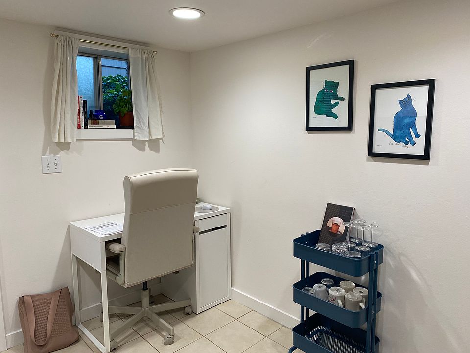 Underfloor heating in the kitchen and bathroom makes for toasty toes!