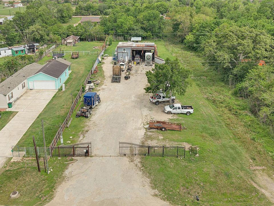 1st image of 811 Coen Rd