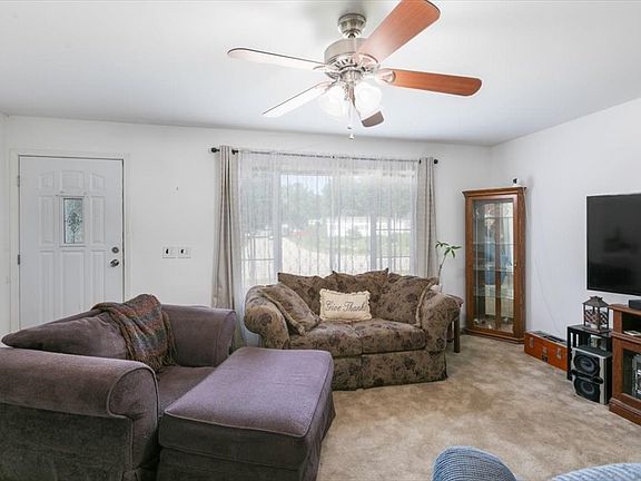 4th image of 25 Ridgefield Dr