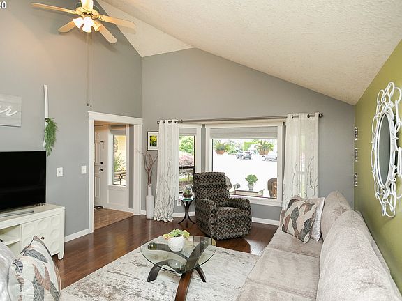 5th image of 824 NE 156th Ave
