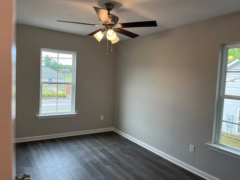 610 W Buena Vista Ave #4 — Photo 6