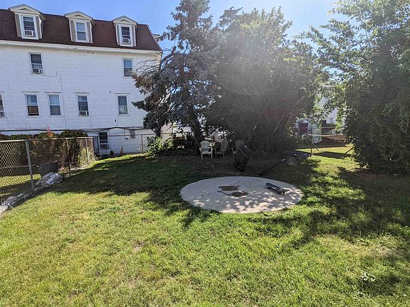 3rd image of 217 E Davis Ave