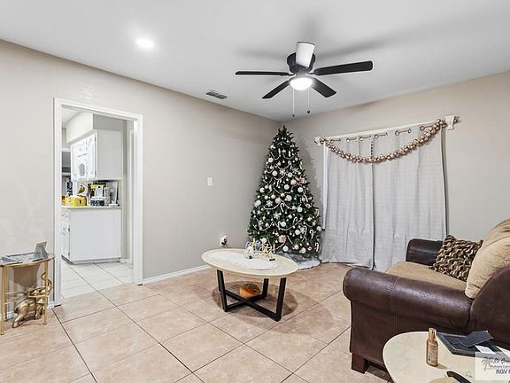 3rd image of 700 E Sam Houston Blvd