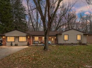 23500 Beech Rd, Southfield, MI 48033