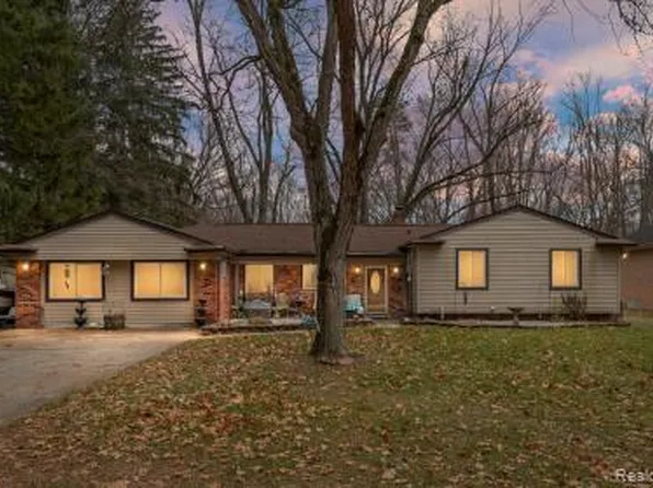 23500 Beech Rd, Southfield, MI 48033