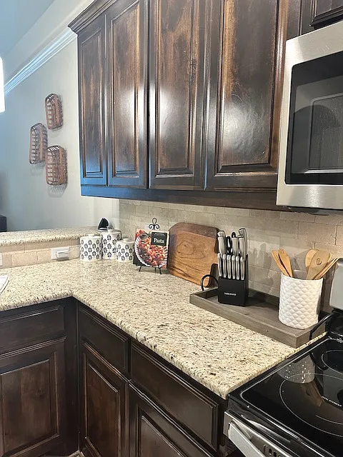 3 bed, 2.5 bath, 2298 sqft, $2,995 — Photo 3