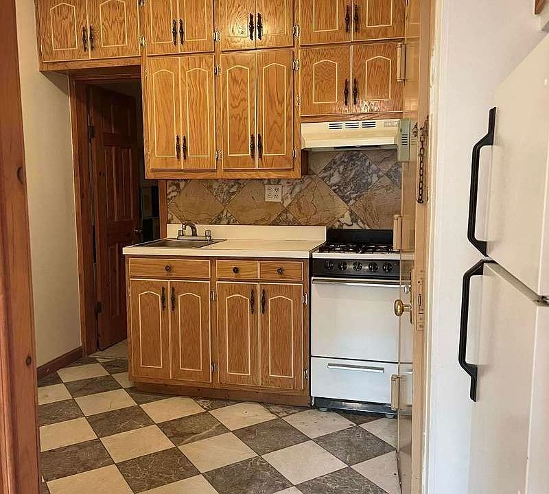 2nd image of 89 Diamond St #N