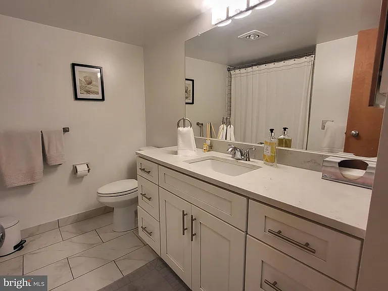 241 S 6th St #1202B — Photo 13