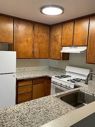 North Dutton Place Apartments — Photo 19