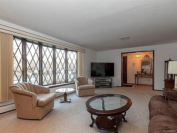 4th image of 26 Brightwood Ln