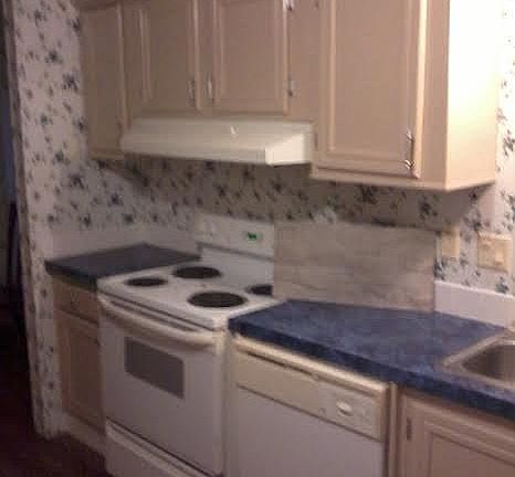 5th image of 155 Sugar Plum Ln