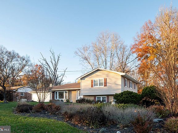 2nd image of 10904 Brookwood Ave