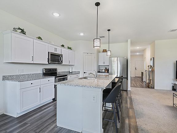 5th image of 775 Camden Dr