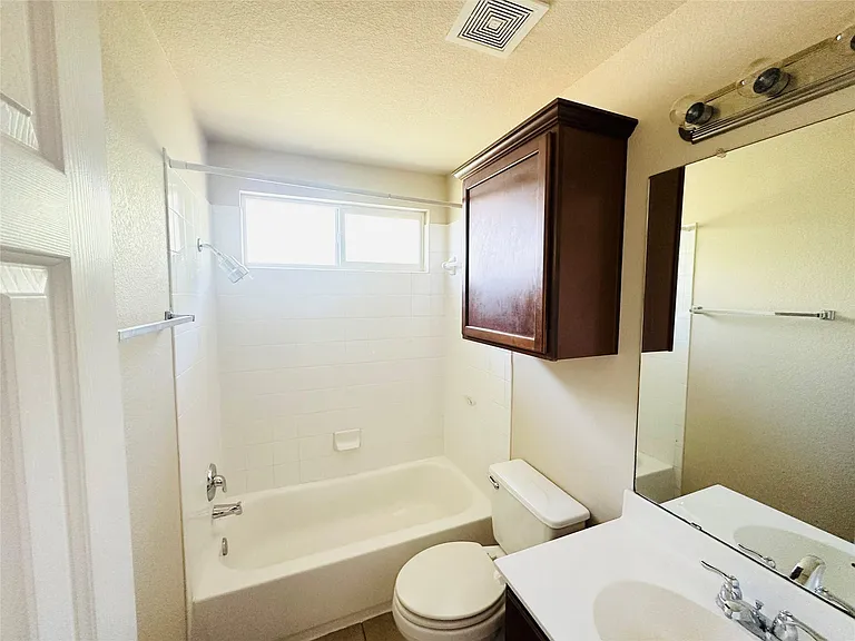 245 Verano Dr — Photo 16