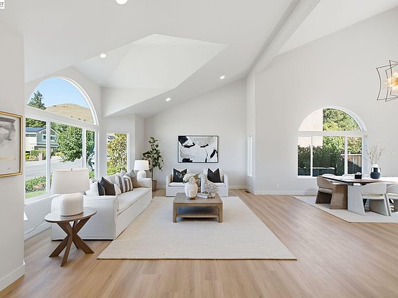 3rd image of 47 Palacio Ct