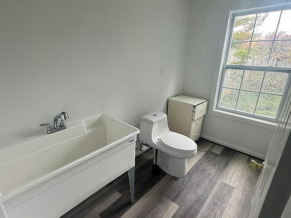 3rd image of 11216 Cristins Cir
