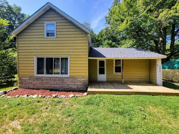 19818 Basswood Rd, Three Oaks, MI 49128