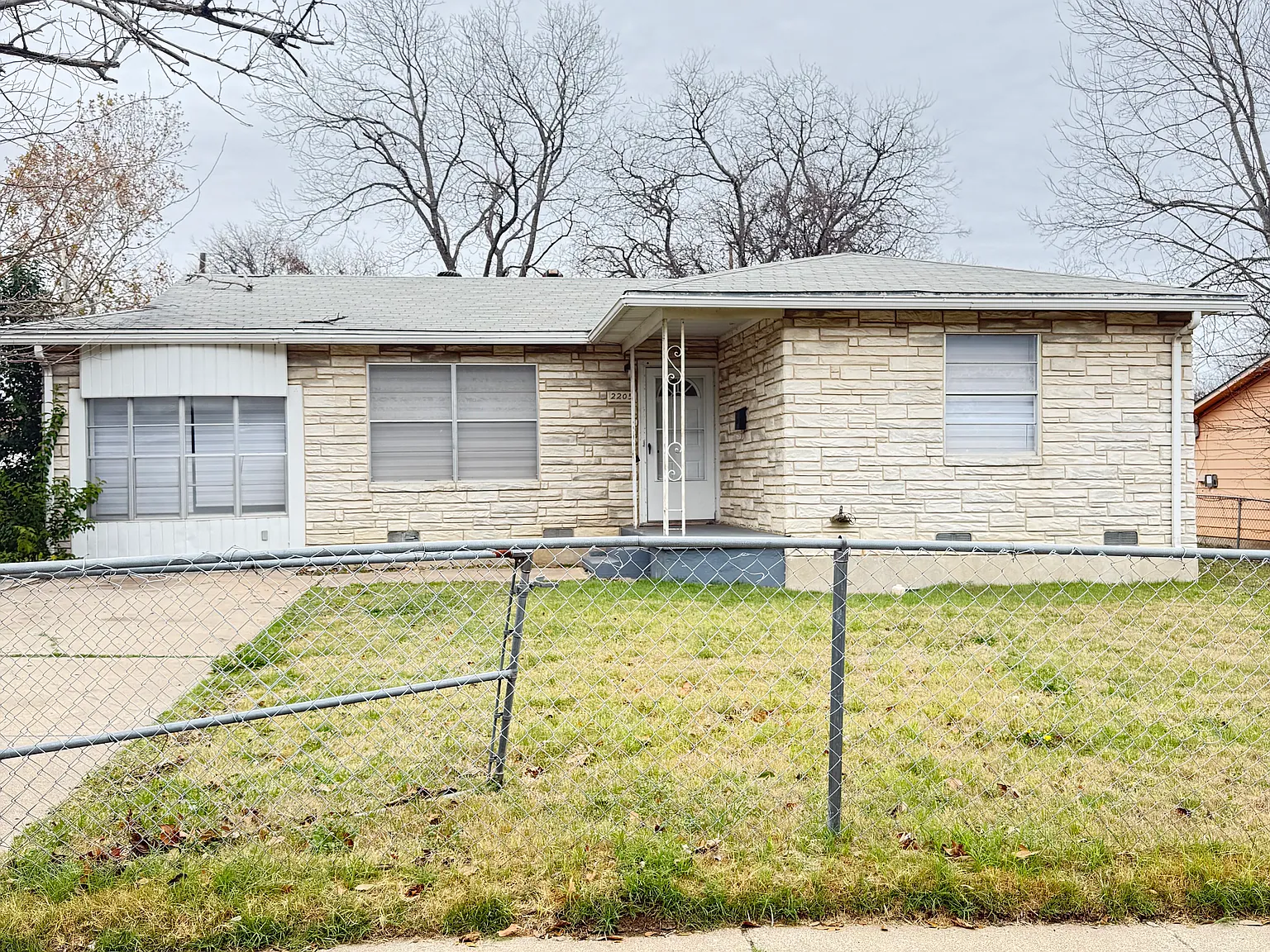 3 bed, 1210 sqft, $1,000 — Photo 1