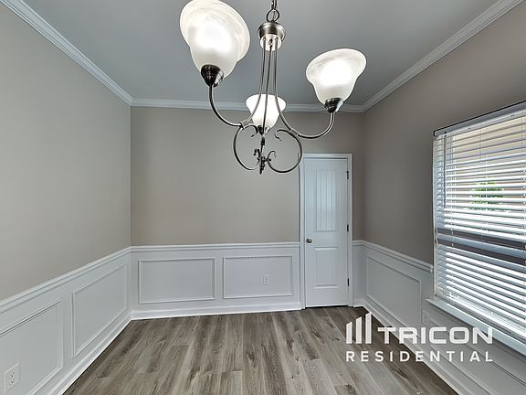 3rd image of 1070 Lassie Ln