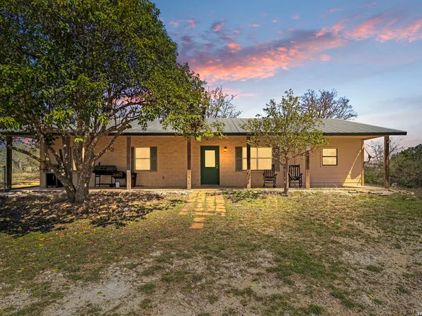 146 Exotic, Bandera, TX 78003