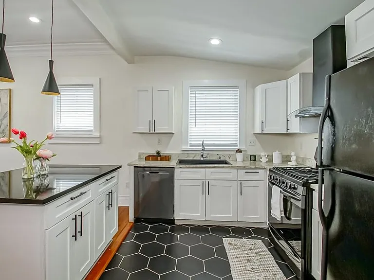 1312 Arts St — Photo 8