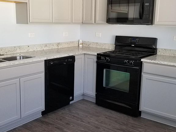 4th image of 122 Terry Ct