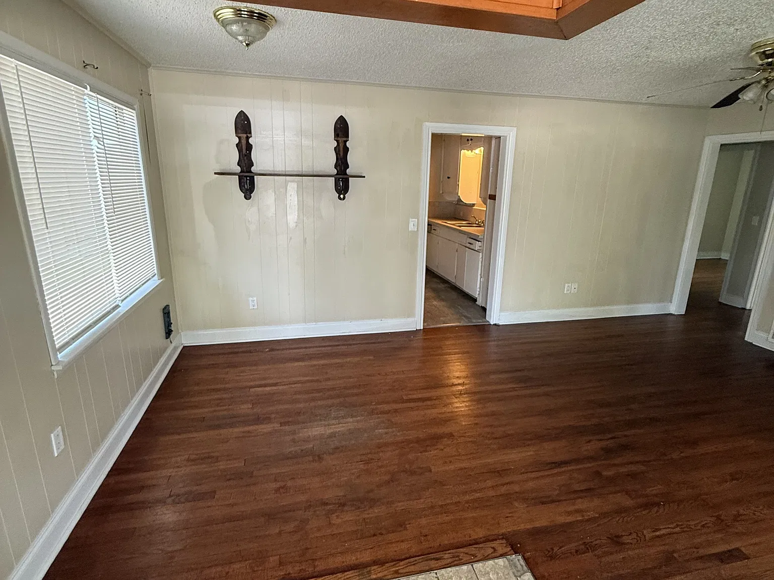 807 Evetts - 1 — Photo 2