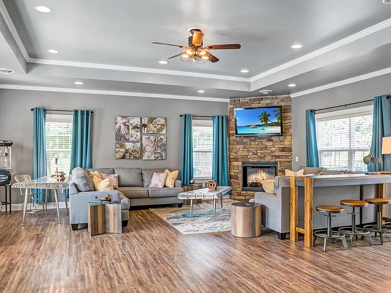 Emerald Pointe Townhomes — Photo 16
