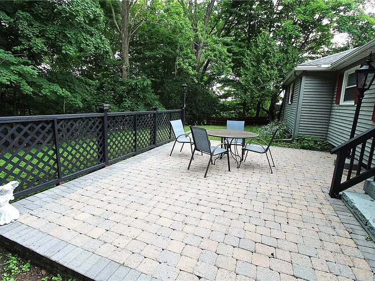 24 Forest Rd — Photo 47