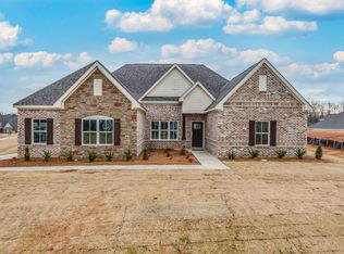 824 Violet Ln, Opelika, AL 36801