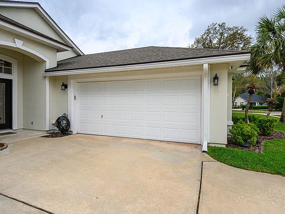 5th image of 14636 Camberwell Ln N