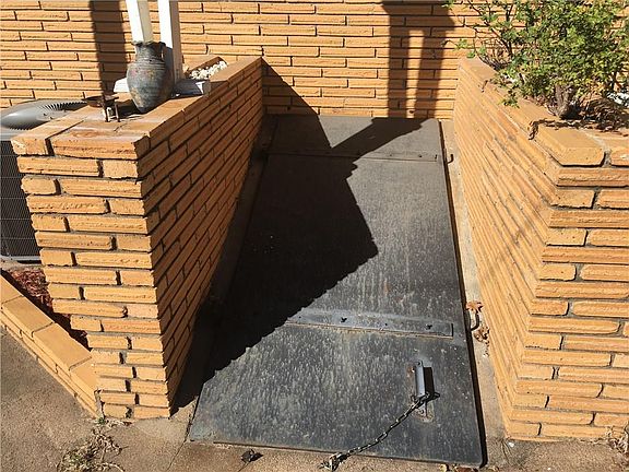 3rd image of 711 N 6th Ave