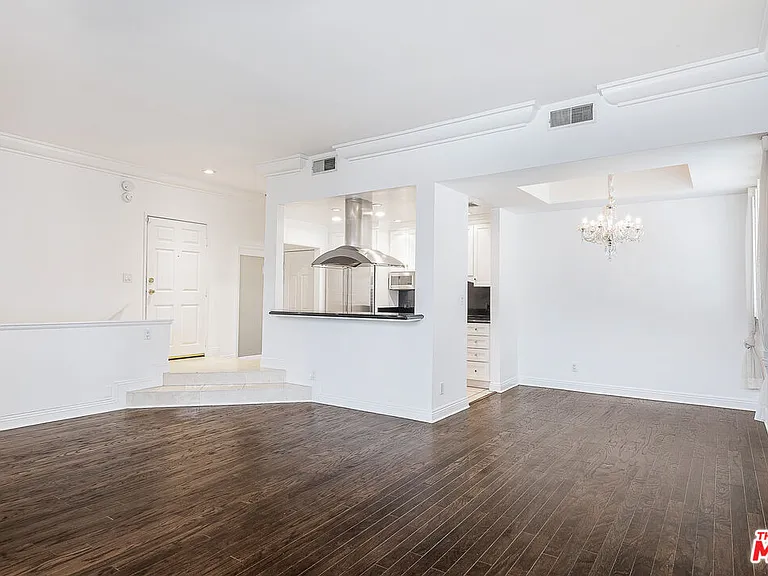 315 N Swall Dr #303 — Photo 2