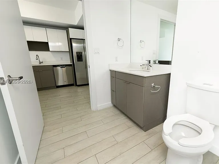 321 NE 26th St #616 — Photo 4