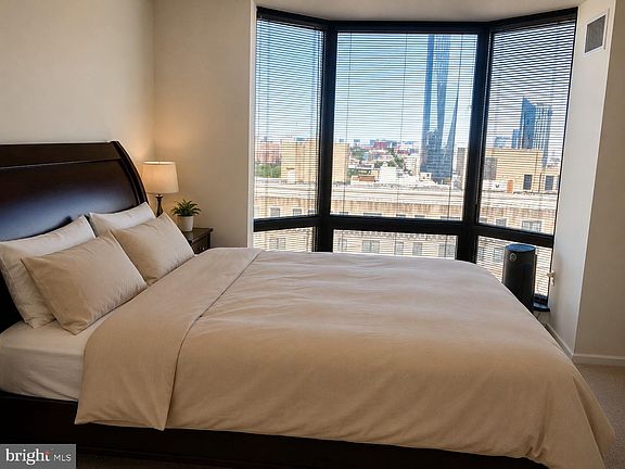 4th image of 2020 Walnut St APT 22K