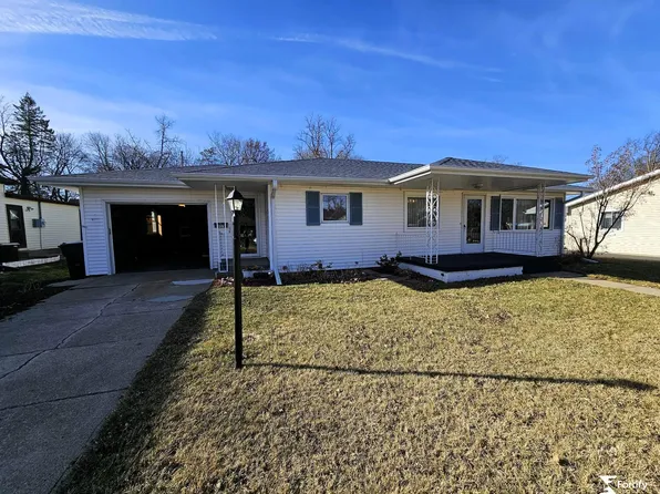 1017 K St, Geneva, NE 68361