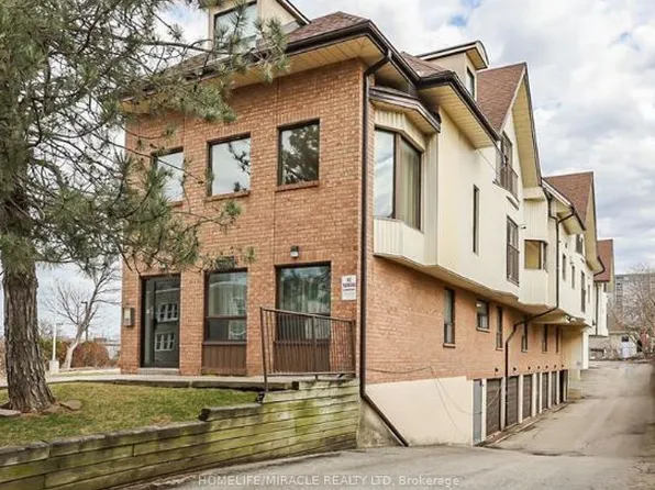 4872 Valley Way #201, Niagara Falls, ON L2E 1W3