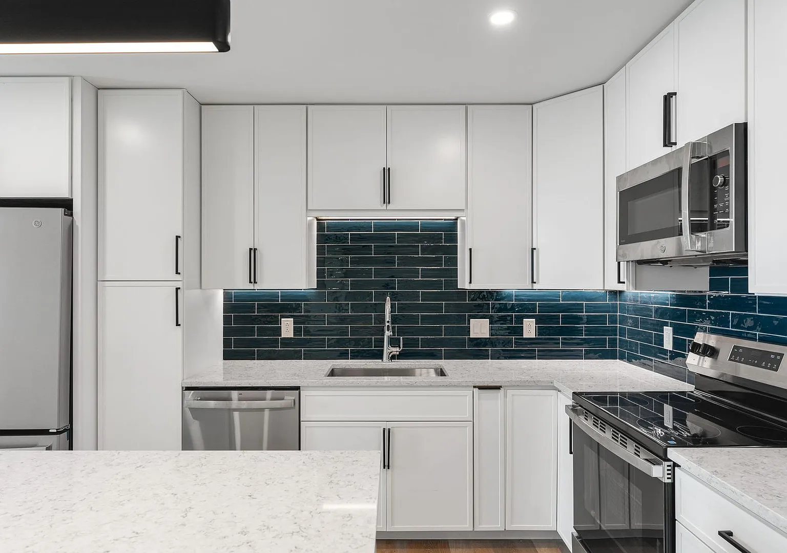 Bank Street Apartments at Burlington Square — Photo 1