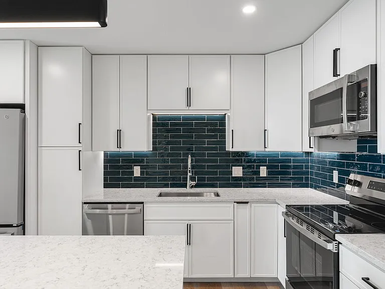 Bank Street Apartments at Burlington Square — Photo 4