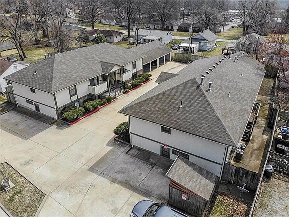 3rd image of 10205 E 63rd Ter
