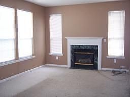 Family Room w/gas fireplace
